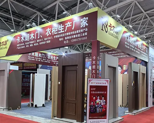 Tập trung vào triển lãm Linqu Doors và Windows Tập trung vào triển lãm Linqu Doors và Windows